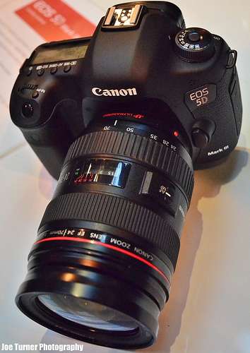 Canon eos 5d mark iii digital slr camera