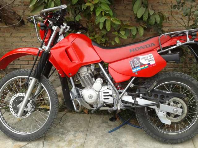 Vendo moto honda ctx200 modelo 2007 exelente estado